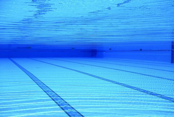 Die Pflege des Poolwassers im Sommer