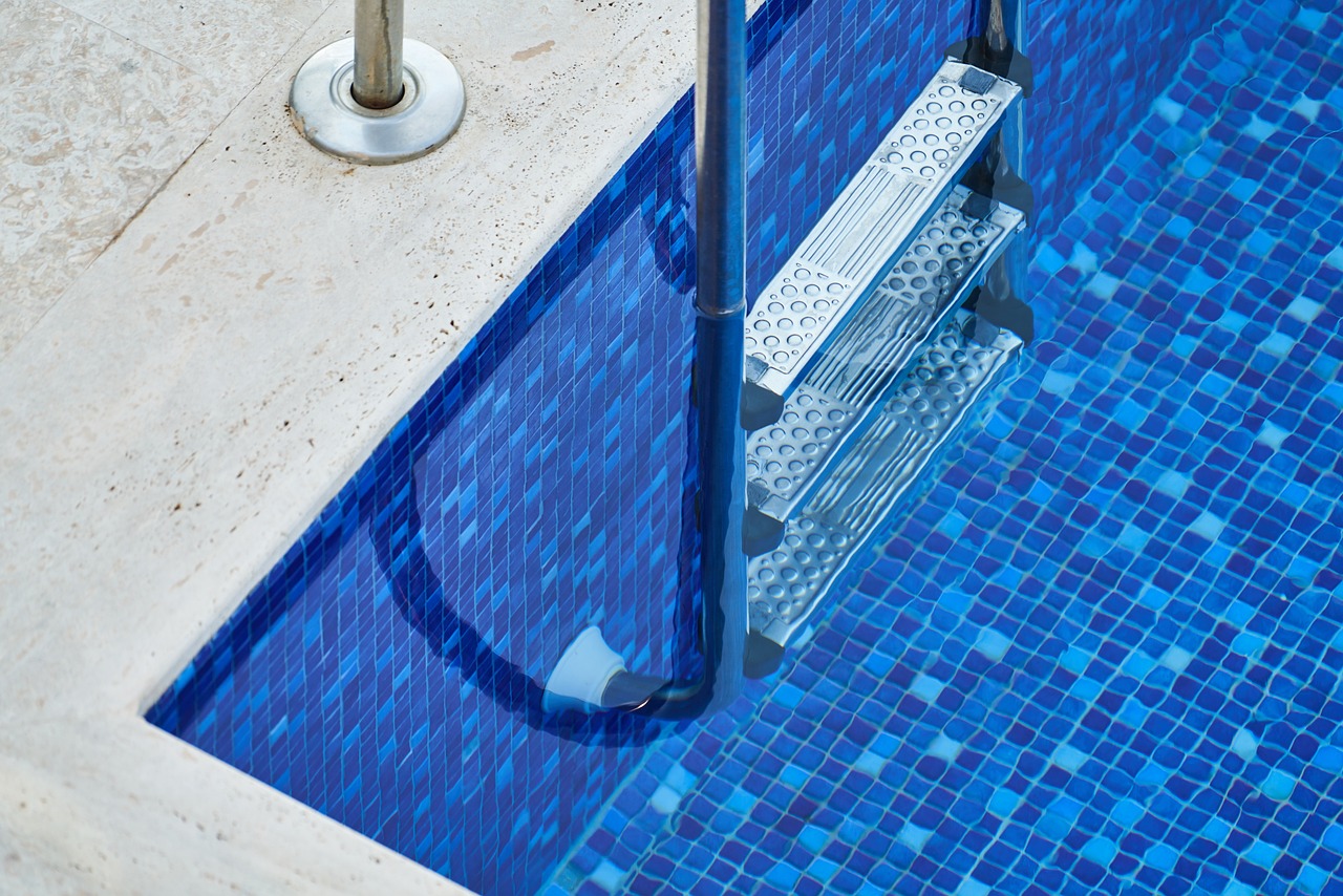 Treppen für Swimmingpools, mehr als nur ein Zubehörteil